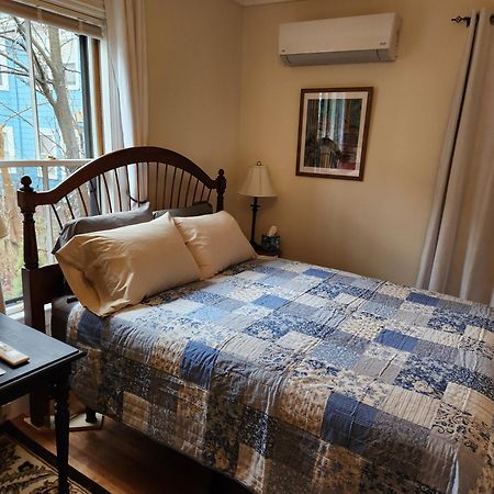 Davis Square Inn Somerville Bagian luar foto
