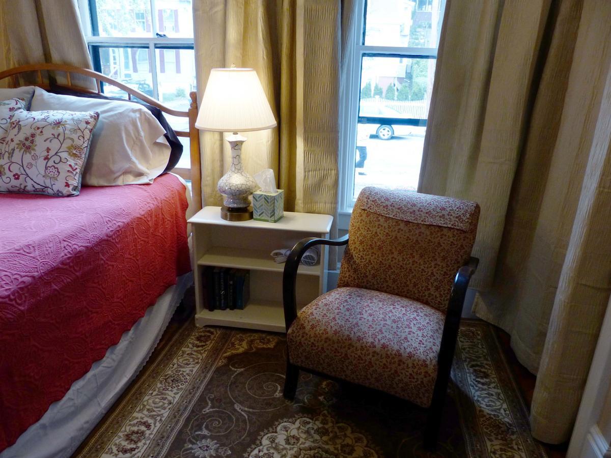 Davis Square Inn Somerville Bagian luar foto