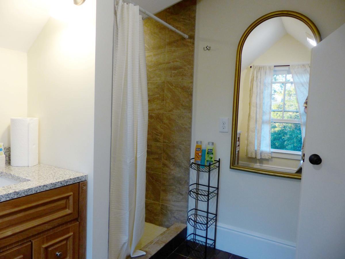 Davis Square Inn Somerville Bagian luar foto