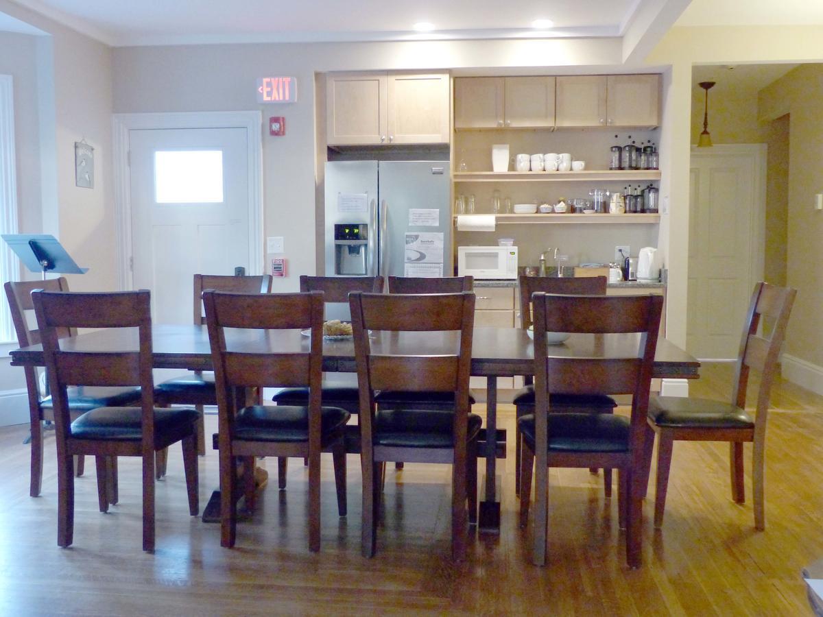 Davis Square Inn Somerville Bagian luar foto