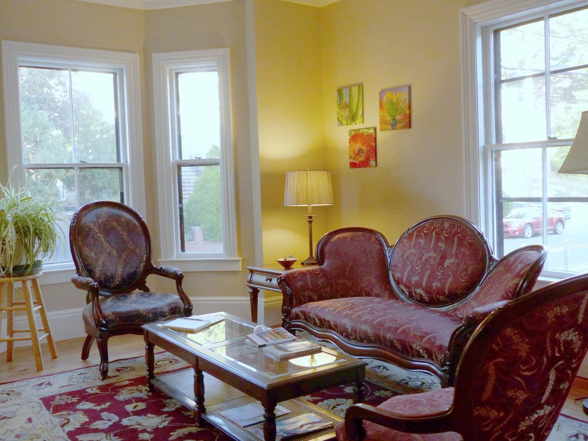 Davis Square Inn Somerville Bagian luar foto