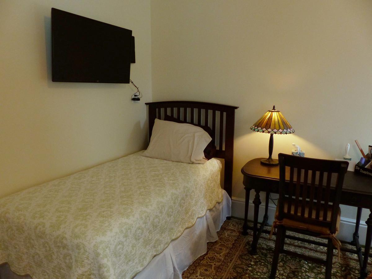 Davis Square Inn Somerville Bagian luar foto